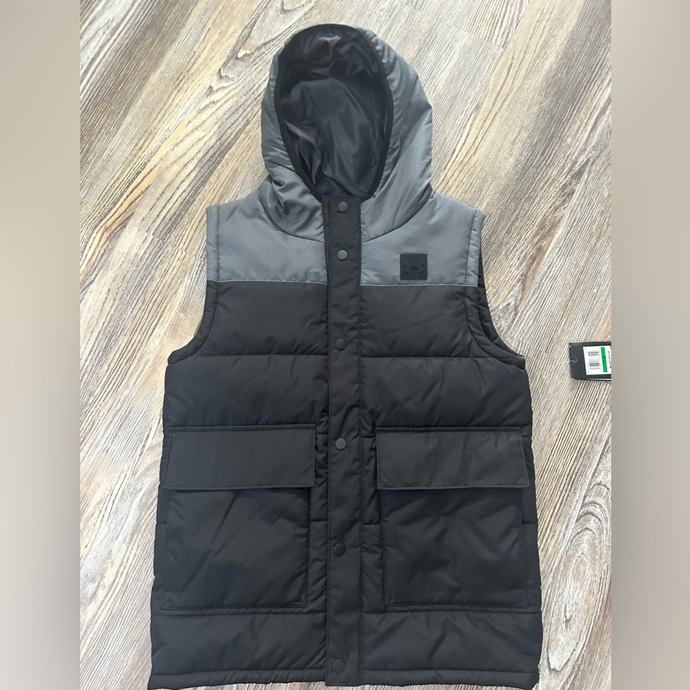 Under Armour Black and White Boys' Vest